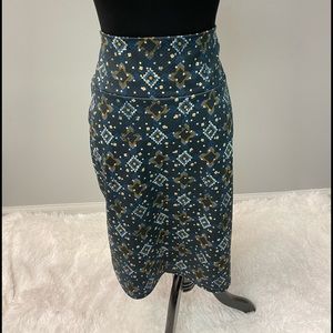 Navy Lularoe Cassie skirt very gently used.
